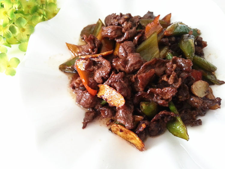 青红椒煸牛肉步骤8