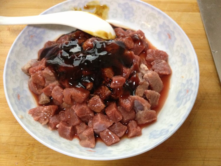 火龙果炒牛肉步骤3