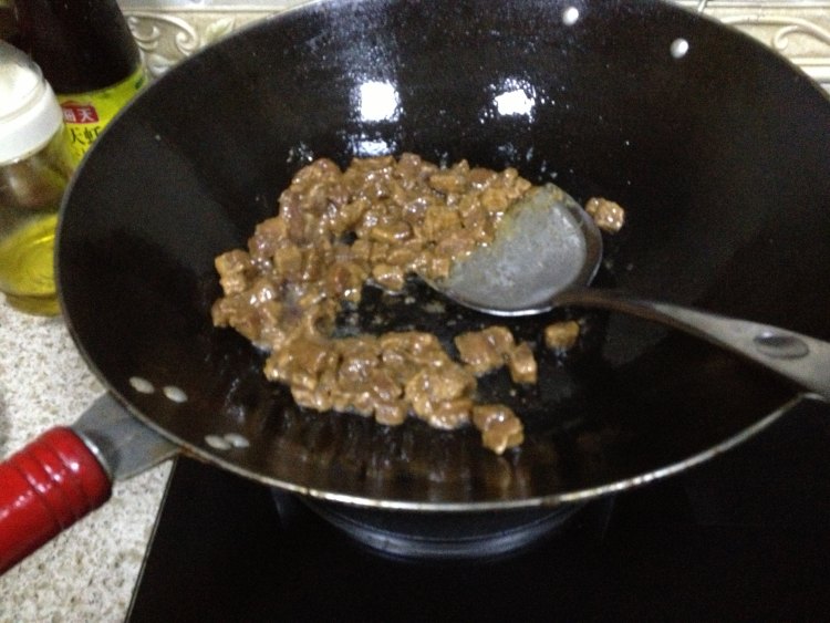 火龙果炒牛肉步骤8