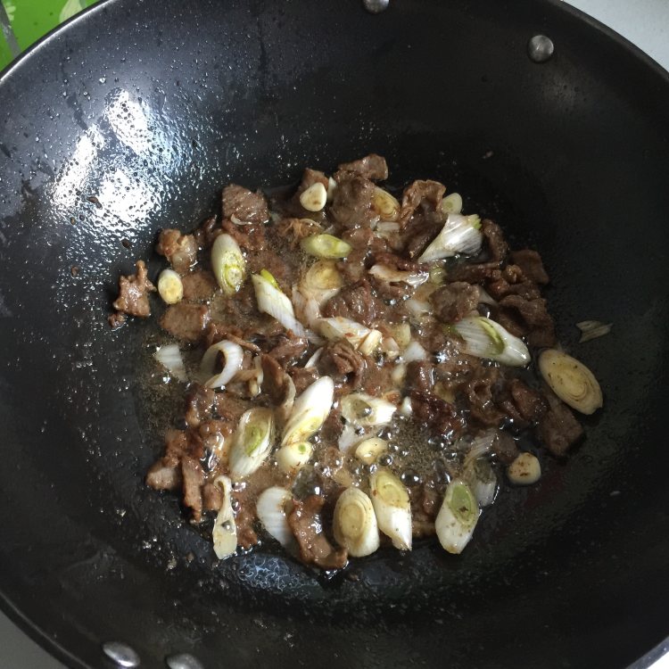 樱桃萝卜炒毛白菜步骤7