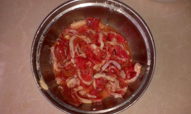 菠萝滑炒牛肉片步骤2