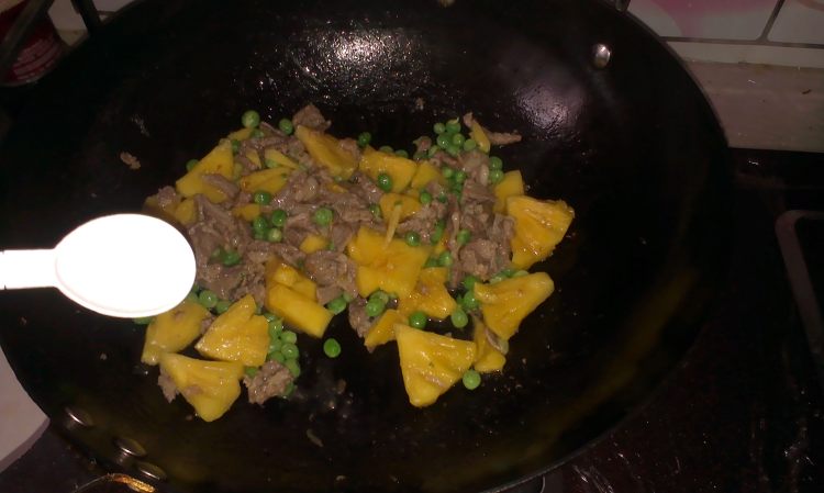 菠萝滑炒牛肉片步骤11
