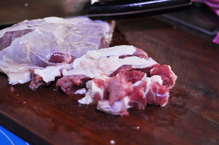 铁锅老黄瓜牛肉汤步骤1