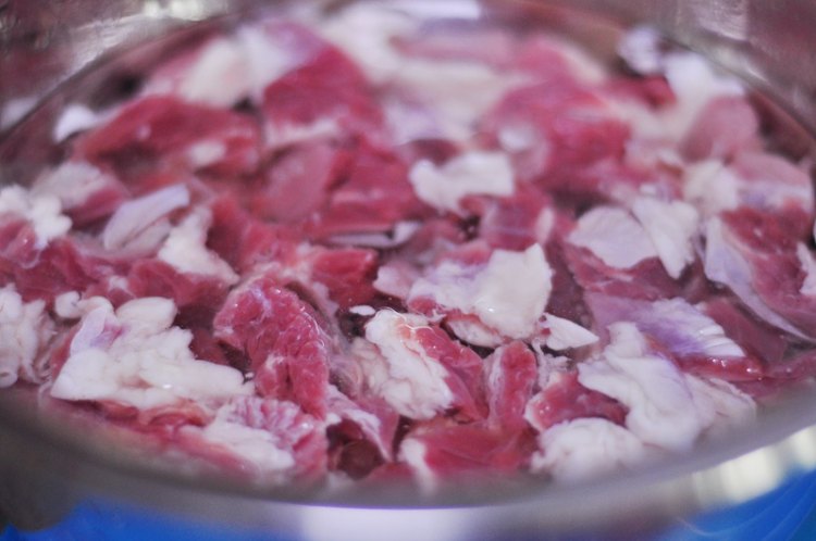 铁锅老黄瓜牛肉汤步骤3