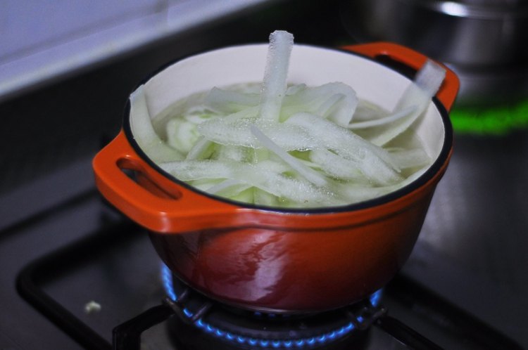 铁锅老黄瓜牛肉汤步骤8