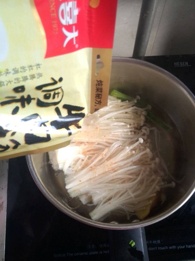 快手金针菇滑牛步骤4