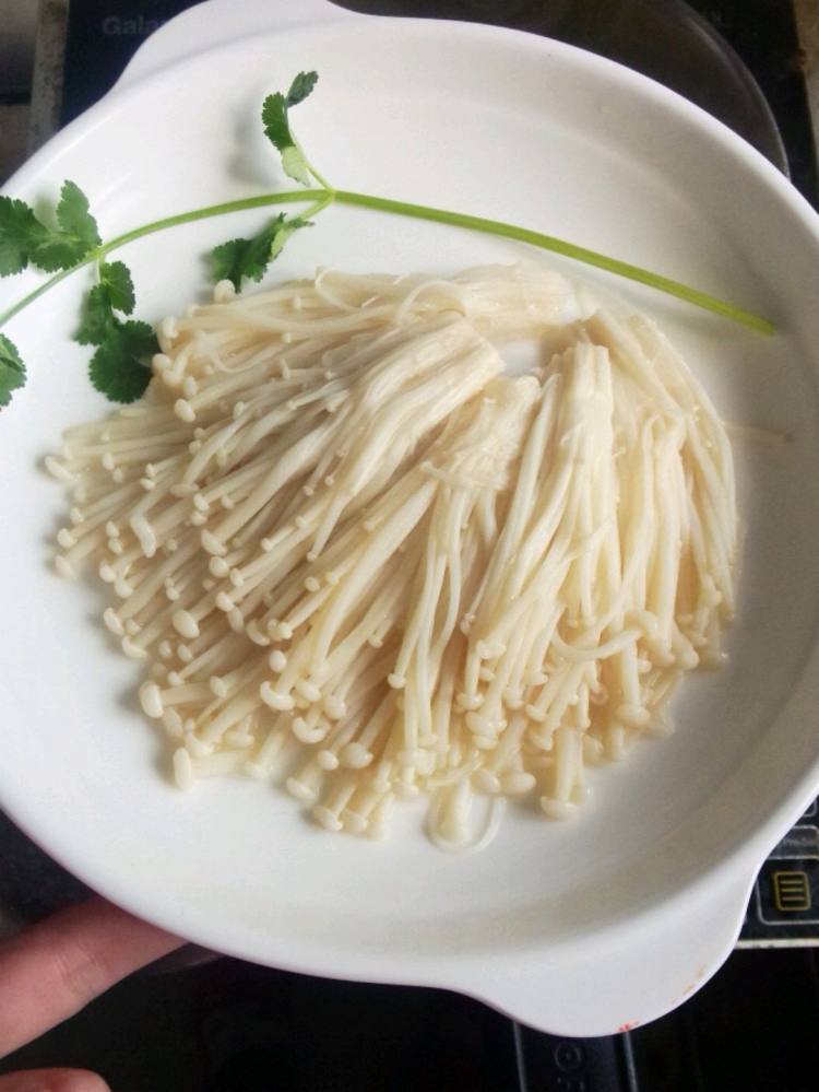 快手金针菇滑牛步骤5