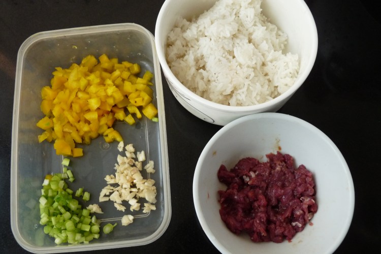 甜椒牛肉炒饭步骤1