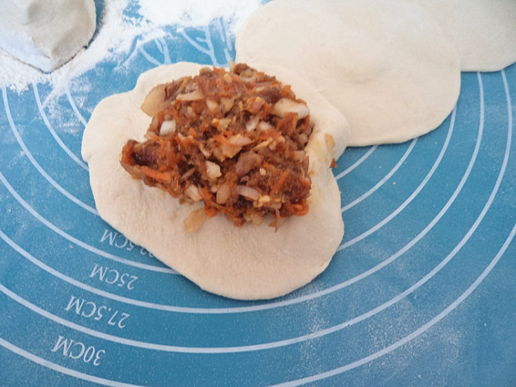 牛肉洋葱胡萝卜馅饼步骤6