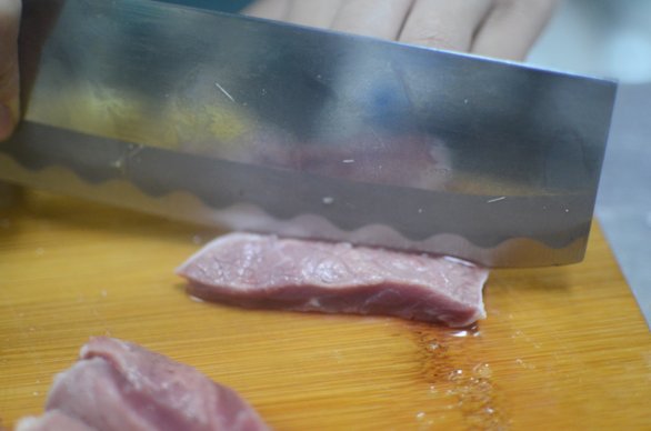 包黑炭牛肉干步骤1