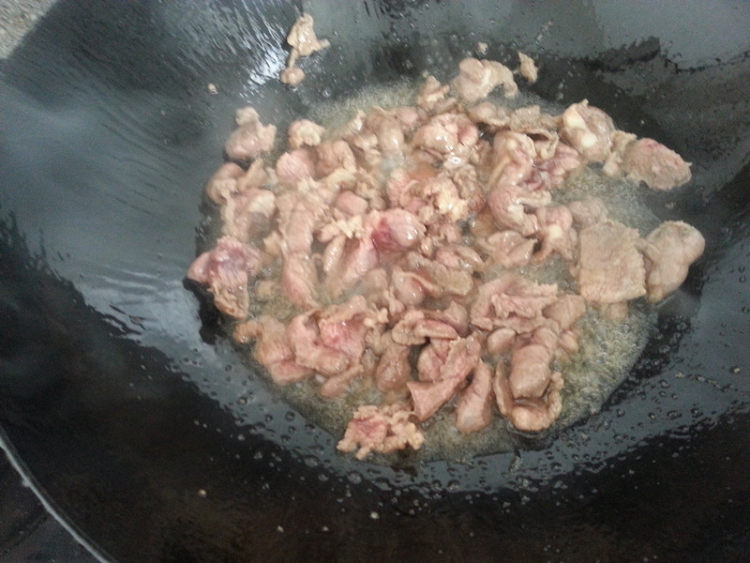 泡椒西芹炒牛肉步骤4