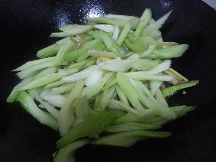 泡椒西芹炒牛肉步骤5
