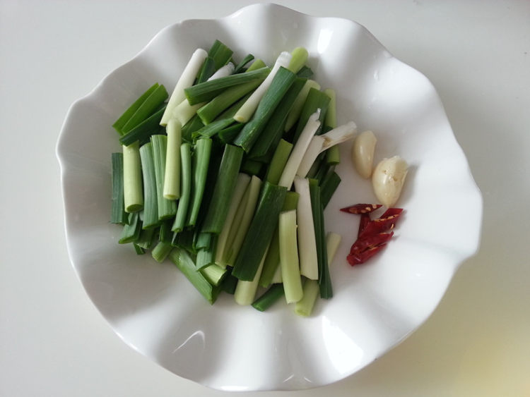 蒜苗炒牛肉步骤1