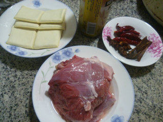 豆腐干烧牛肉步骤1