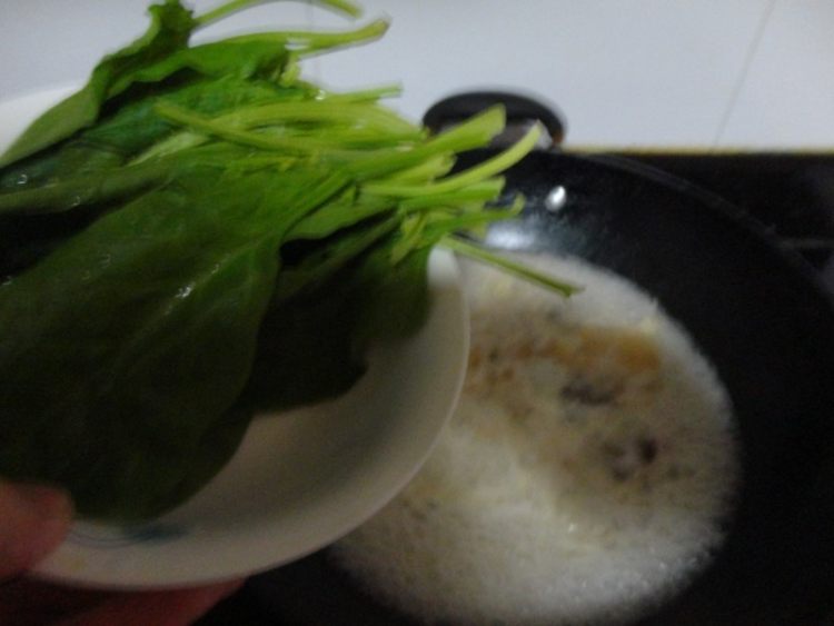 牛肉菠菜面步骤5