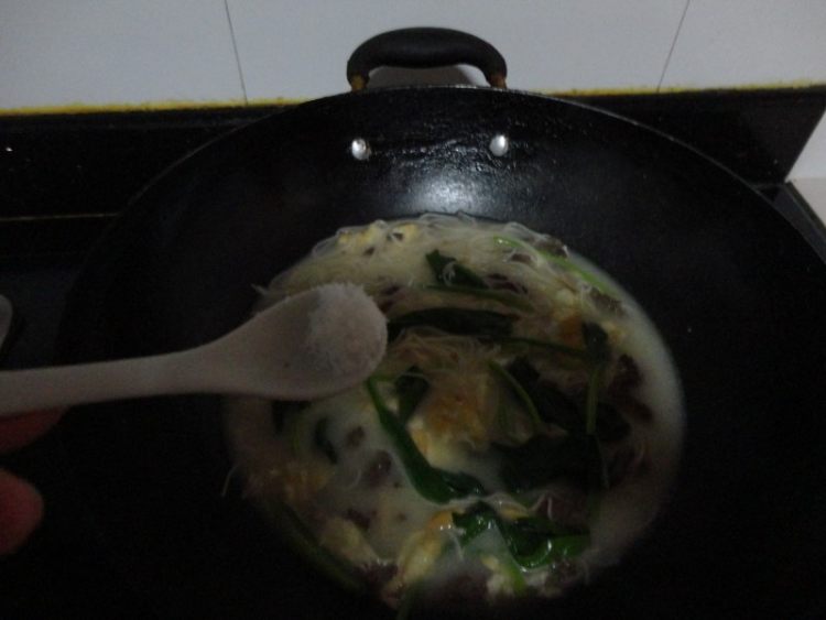牛肉菠菜面步骤6