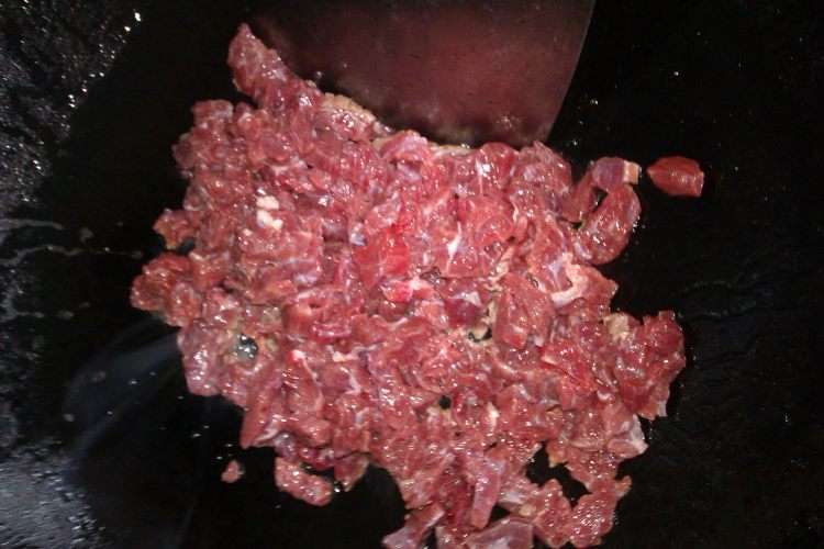 胡萝卜菠萝牛肉步骤3