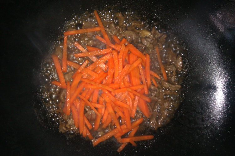 胡萝卜菠萝牛肉步骤6
