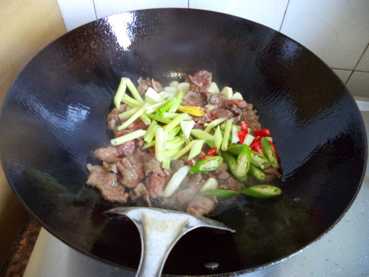 鲜冬菇炒牛肉步骤5