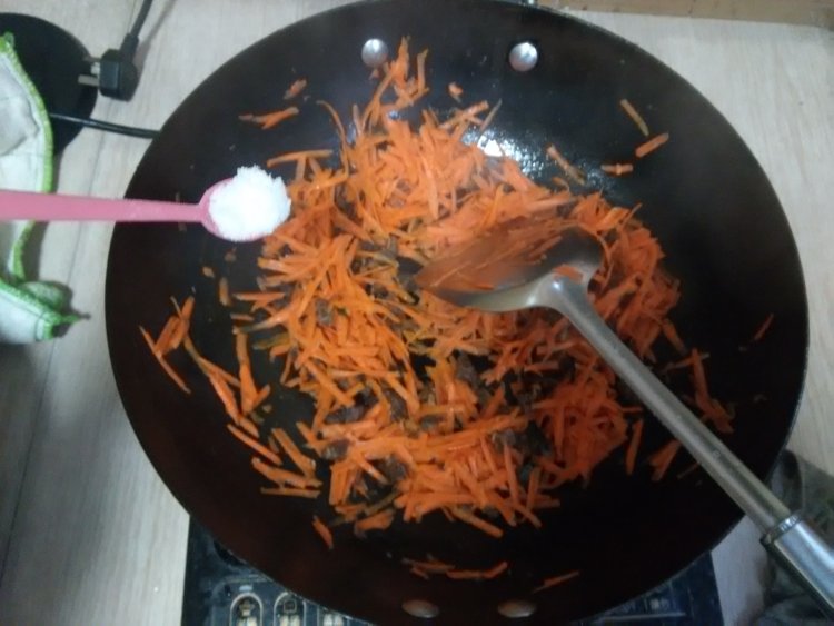 胡萝卜牛肉炒饭步骤6