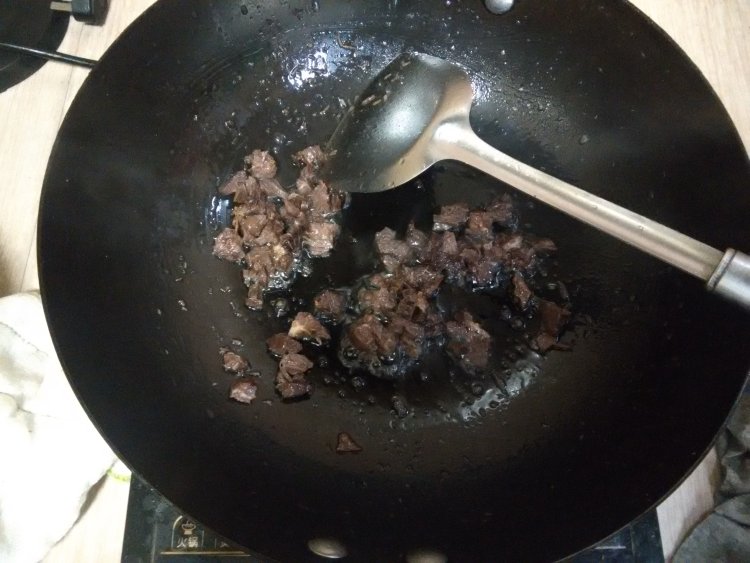 胡萝卜牛肉炒饭步骤4