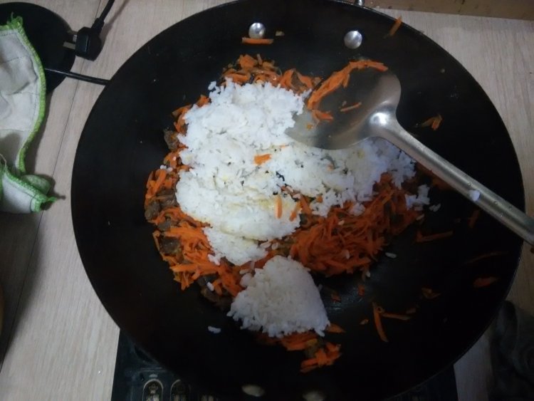 胡萝卜牛肉炒饭步骤7