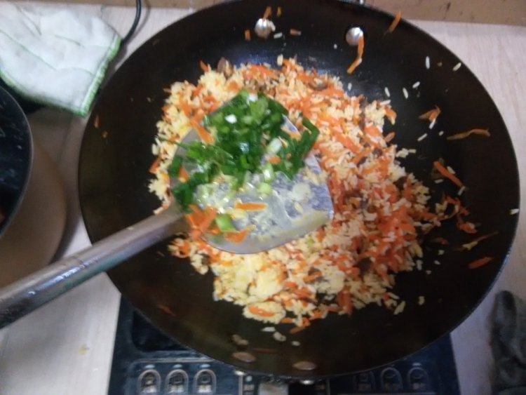 胡萝卜牛肉炒饭步骤8