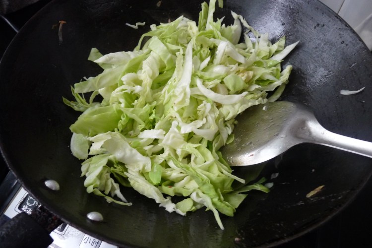 包菜丝炒牛肉步骤4