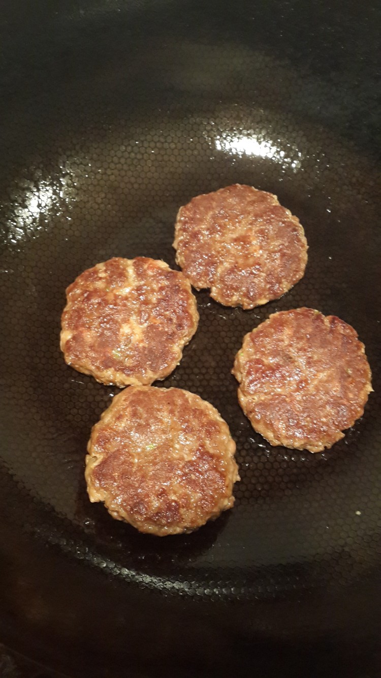 自制牛肉汉堡步骤4