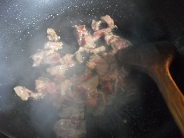油菜豆芽炒米粉步骤4