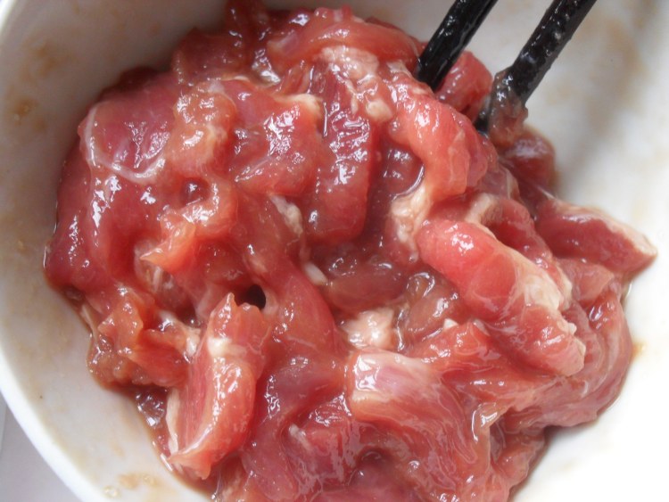 油菜豆芽炒米粉步骤3