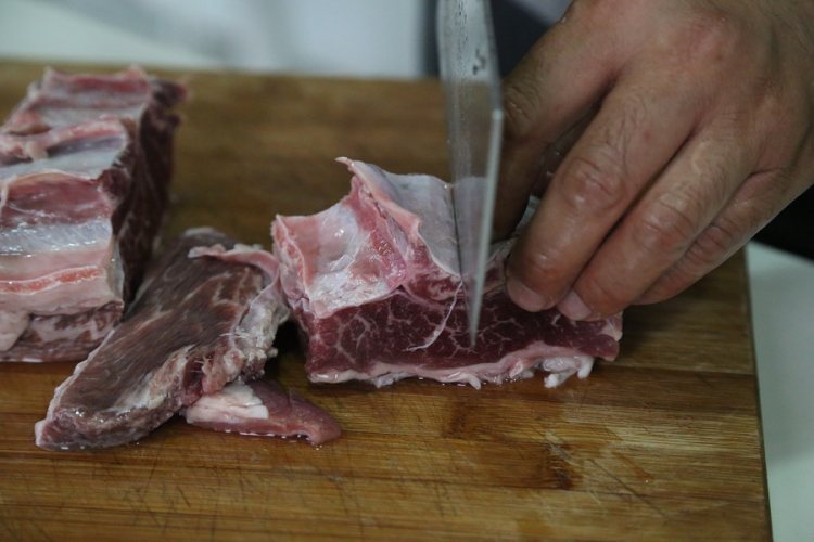 红酒牛肉步骤1