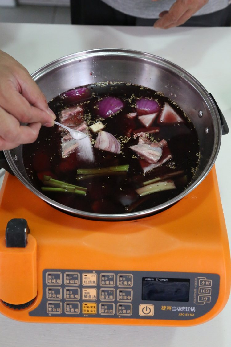 红酒牛肉步骤3
