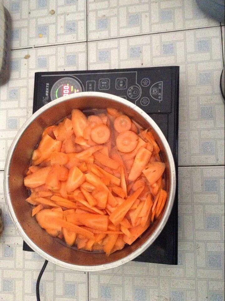 胡萝卜牛肉水饺步骤1