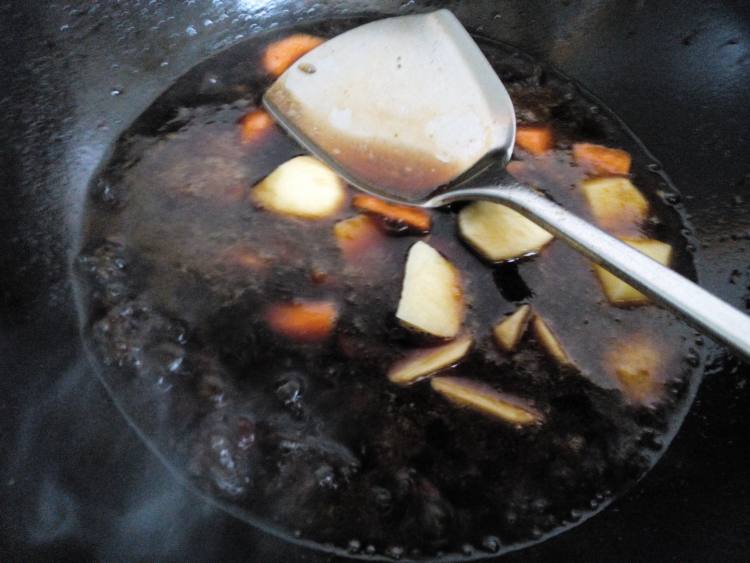 土豆胡萝卜红烧牛肉步骤13