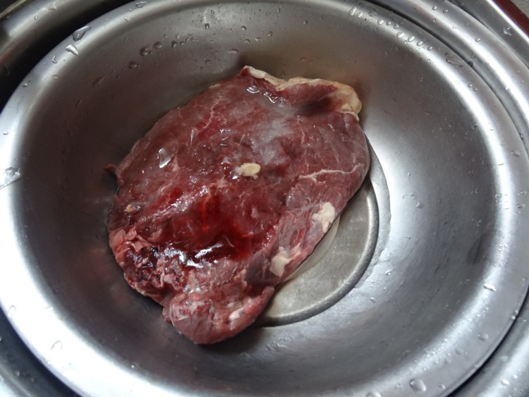 白萝卜烩牛肉步骤1