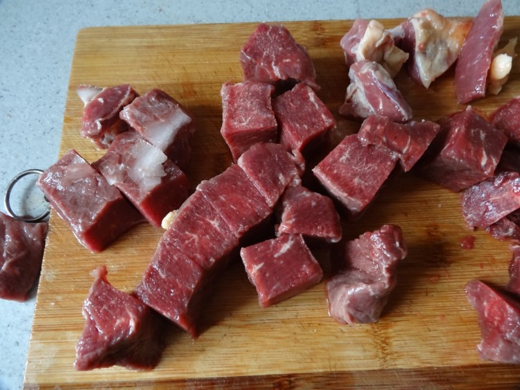 白萝卜烩牛肉步骤2