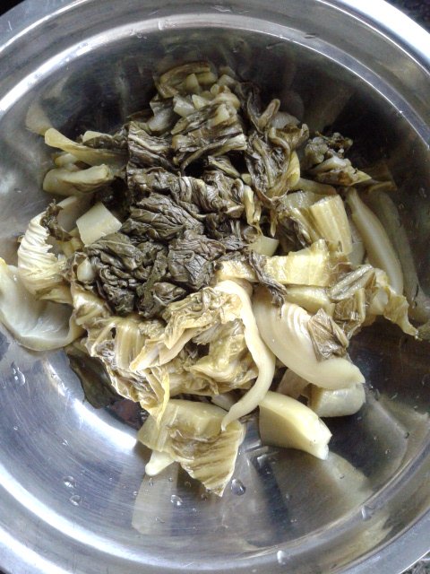 牛肉酸菜步骤1