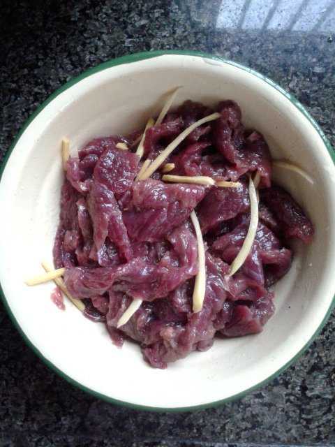 牛肉酸菜步骤2