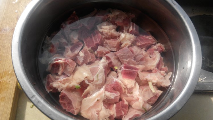 土豆酱牛肉步骤1