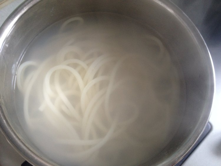 牛肉炒米粉步骤2