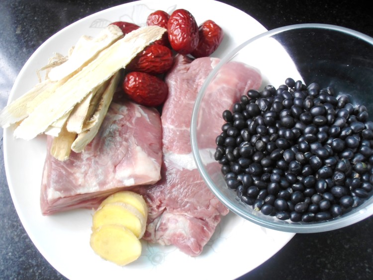 黑豆黄芪牛肉汤步骤1