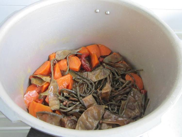 胡萝卜干豇豆炖牛肉步骤12