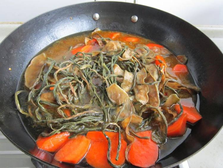 胡萝卜干豇豆炖牛肉步骤9