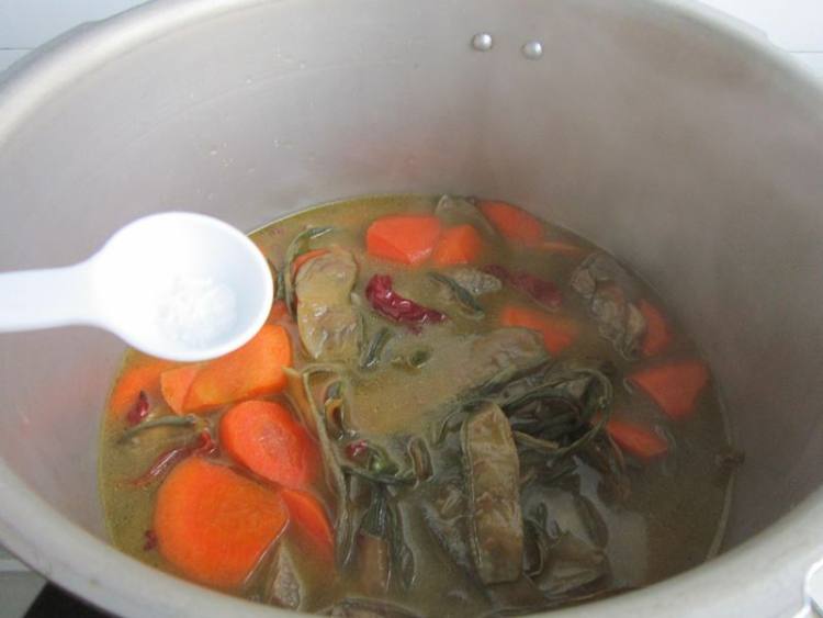 胡萝卜干豇豆炖牛肉步骤10