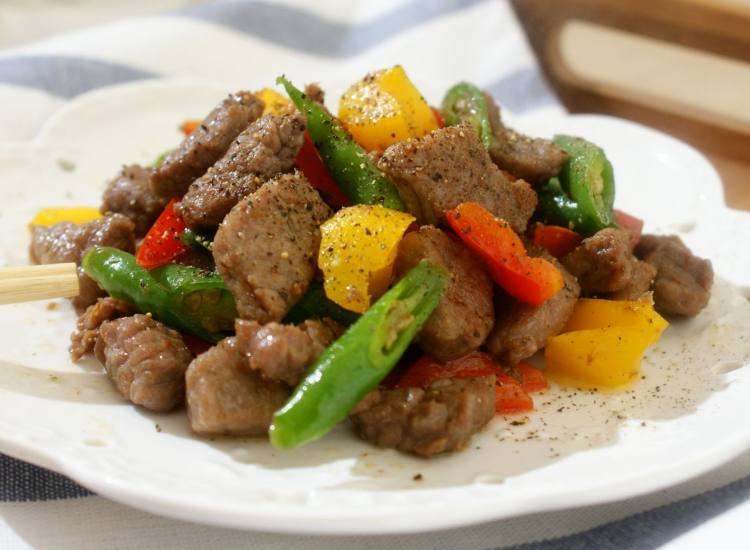 彩椒炒牛肉粒步骤5