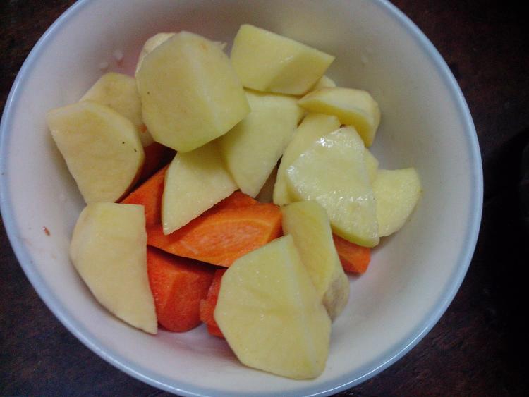 萝卜土豆烧牛肉步骤3