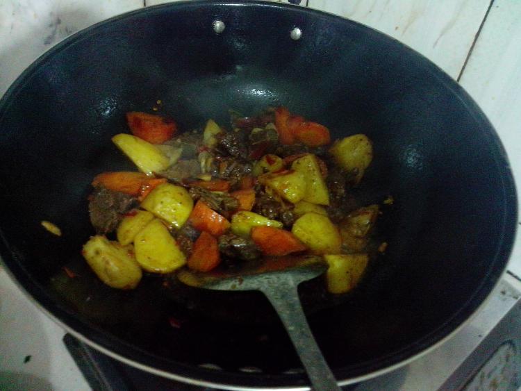 萝卜土豆烧牛肉步骤10