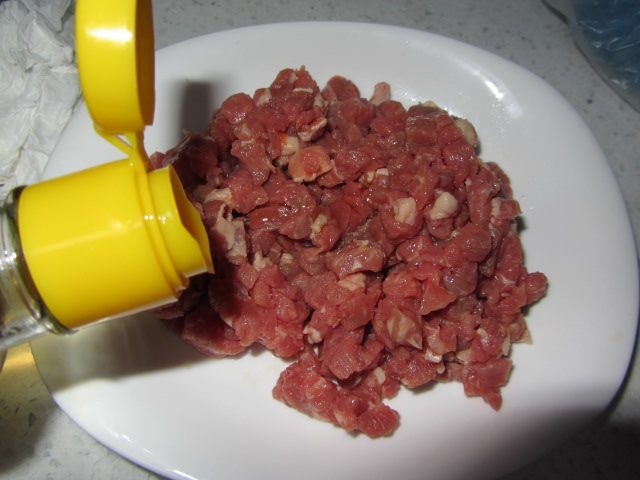豌豆炒牛肉丁步骤4