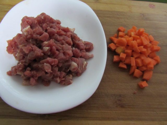 豌豆炒牛肉丁步骤2